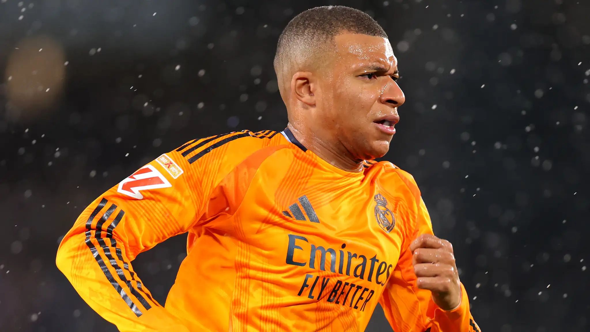 九游（中国）-姆巴佩重返赛场，比赛局势复杂首场状态出色，澳大利亚队观众沸腾！